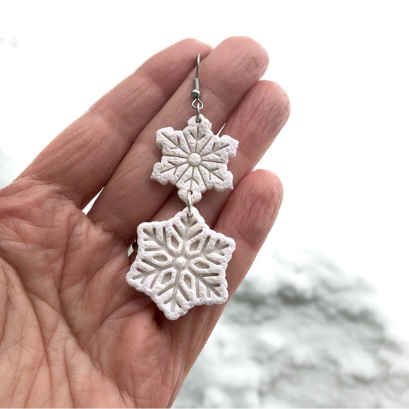 Handmade snowflake earrings - Picture 3 of 5
